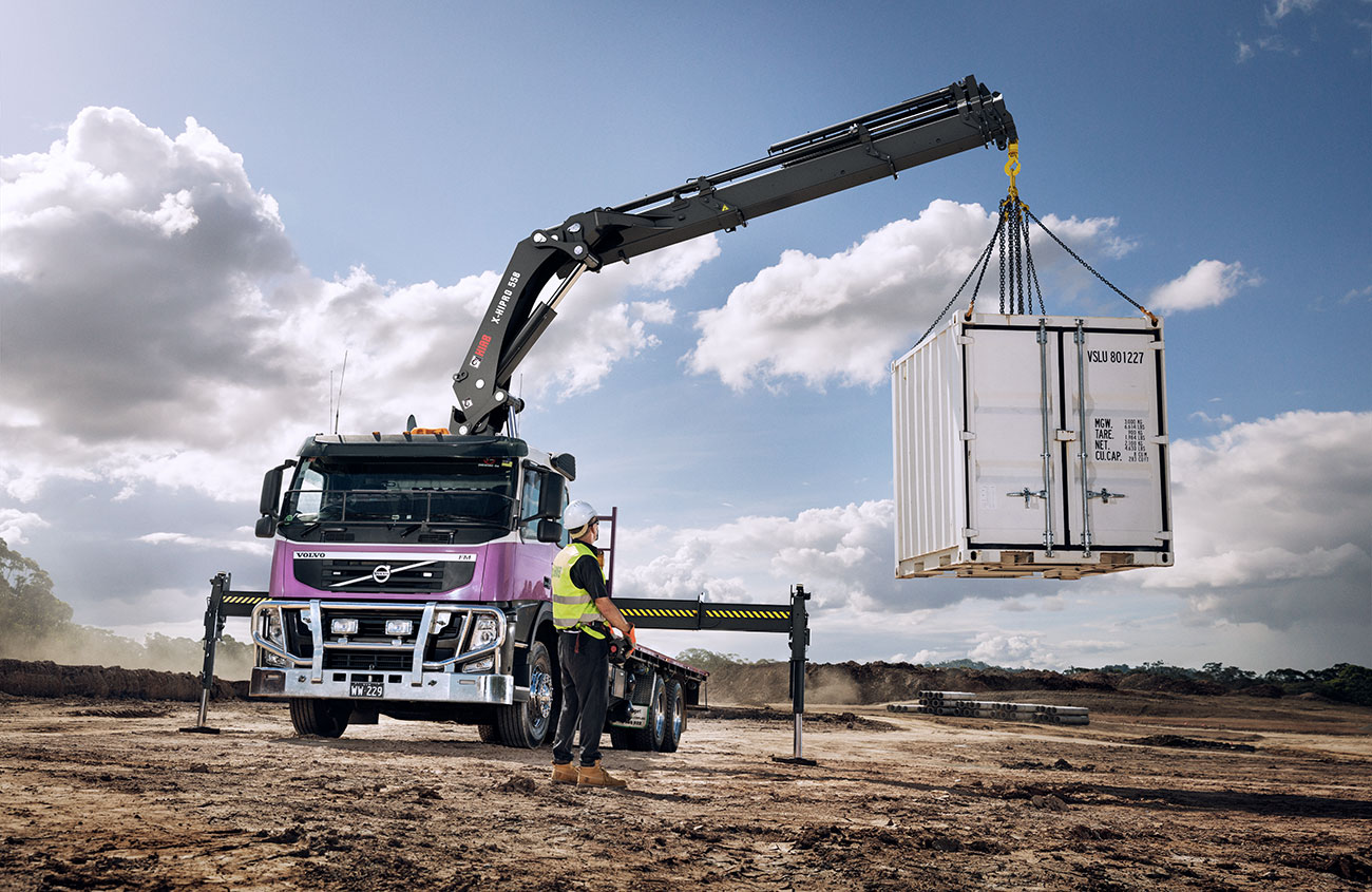 Hiab truck in London lifting heavy materials